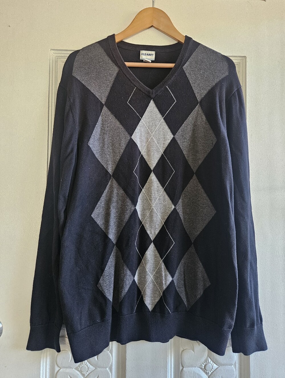 Old Navy Men's Black and Gray Argyle V-Neck Sweater XL
